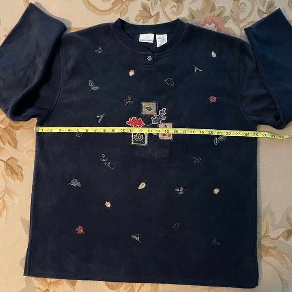 XL navy blue Bobbie Brooks top with leaves and acorns - Picture 4 of 9